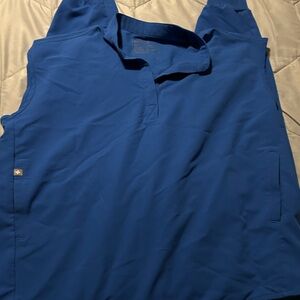 Figs Women’s Blue set with Rafaella top and jogger bottoms